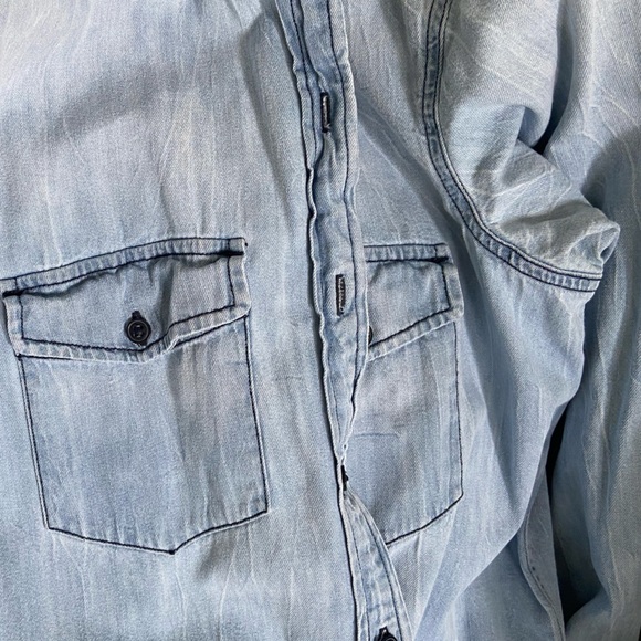 The GAP Boyfriend Shirt in Burn out Wash - Picture 6 of 7